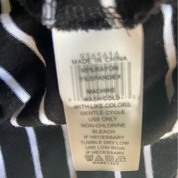 🎉2/20$Vince Camuto short-sleeve T😎 - Picture 6 of 9